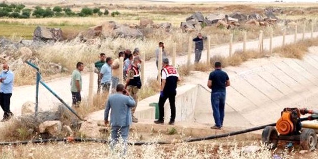 Oğlunu kurtarmak için sulama kanalına atlayan baba boğularak hayatını kaybetti