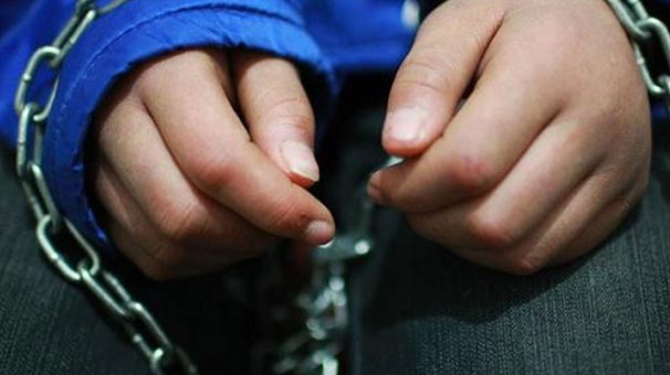 Oğlunu zincire vurup, işkence yapan babaya dava açıldı