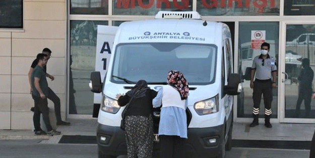 Oğlunun acısına dayanmadı! Annenin o hareketi yürek yaktı