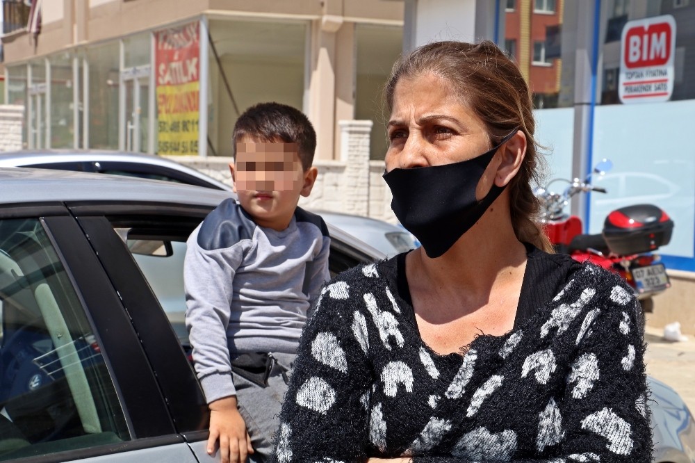 Oğlunun elinden cep telefonu çalınınca polisi aradığına pişman oldu 