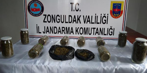 Oğlunun gömdüğü esrarı babası çıkarırken yakalandı!