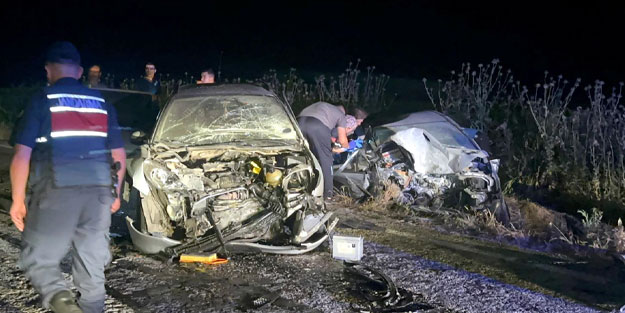 Oğlunun kullandığı otomobili sollamak isterken kazaya neden oldu: 3 ölü, 5 yaralı