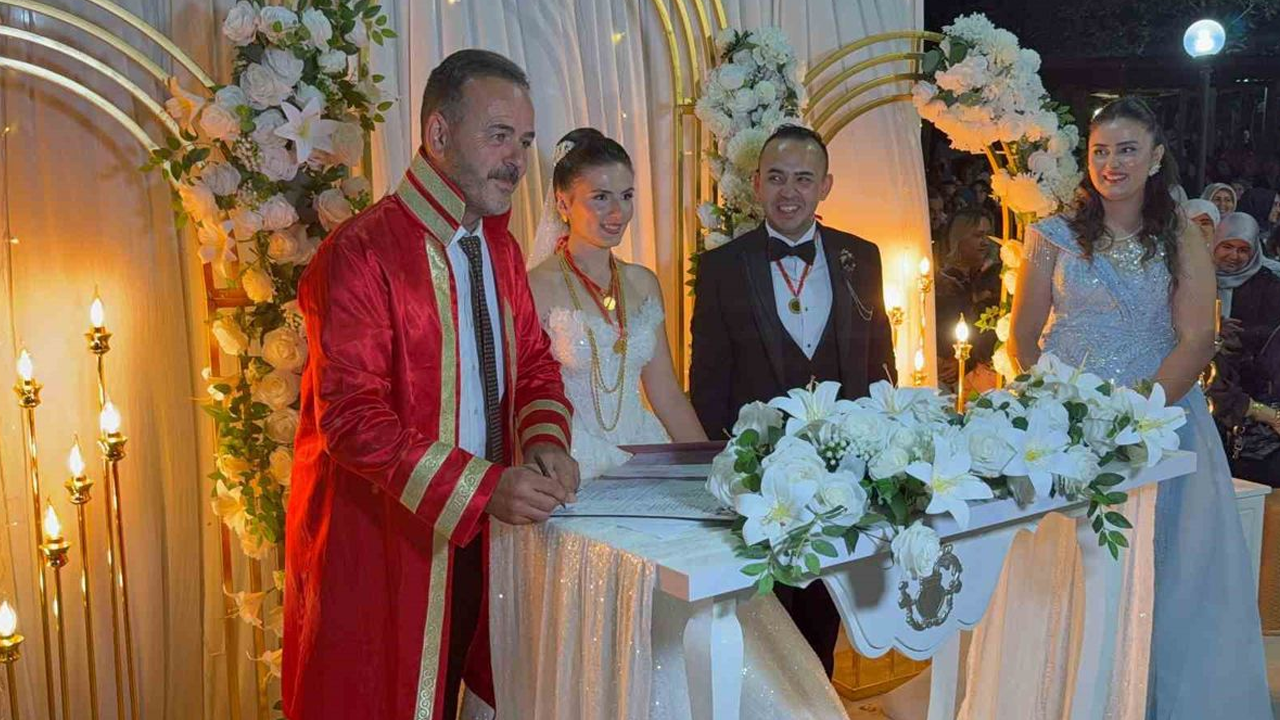 Oğlunun Nikahını Kendi Kıydı