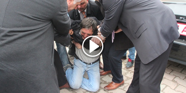 Oğlunun şehitlik haberini iş yerinde aldı!