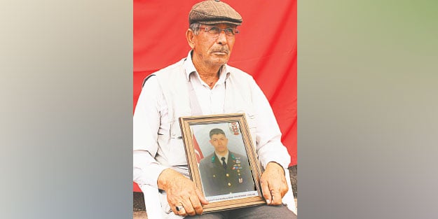 Oğluyla gurur duyan bir baba
