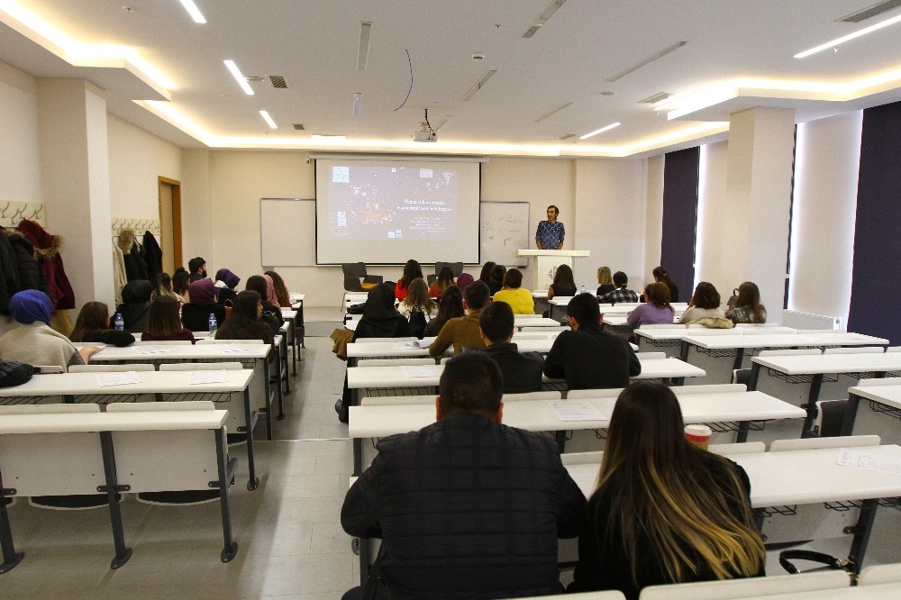 Öğrenci sempozyumunda kadın ve gebe sağlığı konuşuldu 