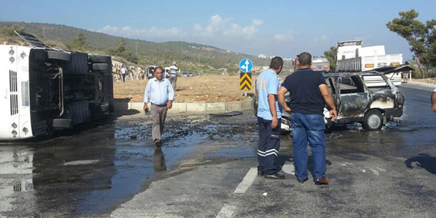 Öğrenci servisi ile otomobil çarpıştı