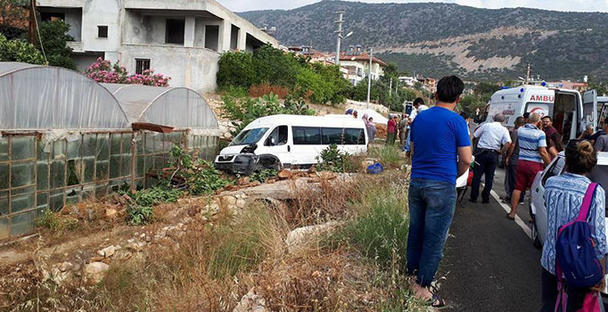 Öğrenci servisi kaza yaptı: 5 kişi yaralı