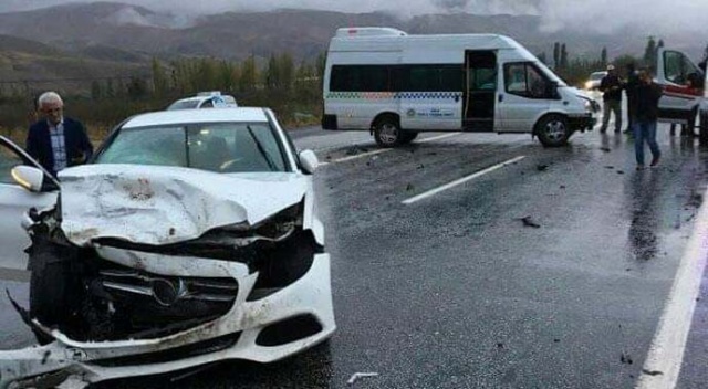 Öğrenci servisi kaza yaptı, yaralılar var