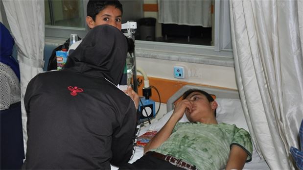 Öğrenci servisi otomobille çarpıştı: 15 yaralı