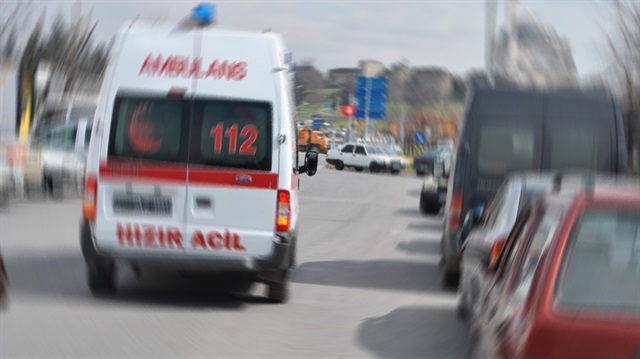 Öğrenci servisi refüze çarptı: 20 yaralı