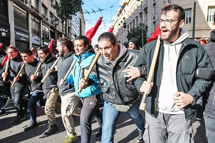 Öğrenci ve eğitmenlerin protestoları sürüyor: ‘Özel’e hayır, ‘eğitime daha çok bütçe’ isteniyor... Gençlerden hükümete ‘özel üniversite’ isyanı