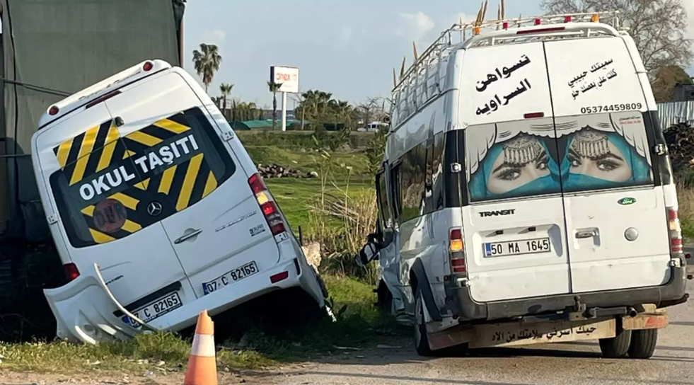 Öğrenci ve işçi servisi çarpıştı! Çok sayıda yaralı var