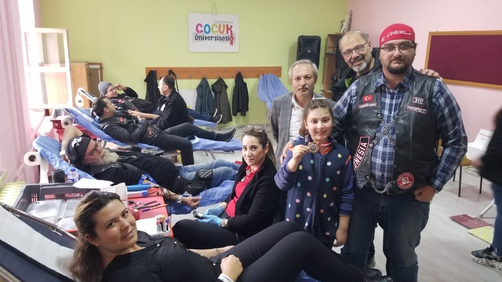 Öğrenci veli ve yakınlarından kan bağışı 