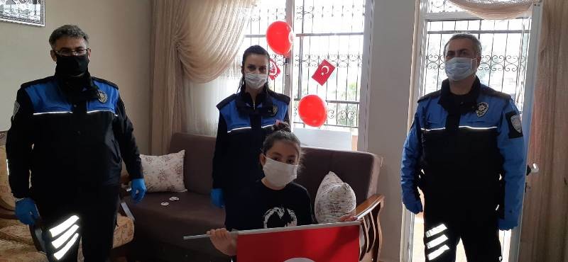 Öğrenciler 23 Nisan’ı evlerinde kutladı 