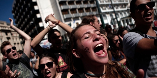 Öğrenciler 500 okulu işgal etti