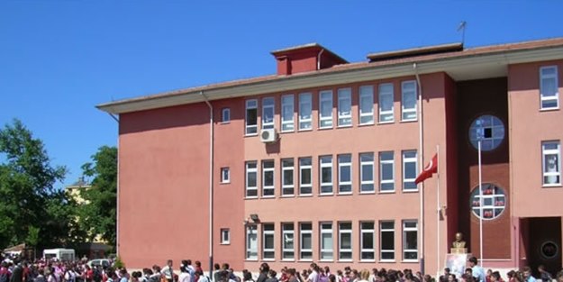 Öğrenciler arasında kanlı kavga