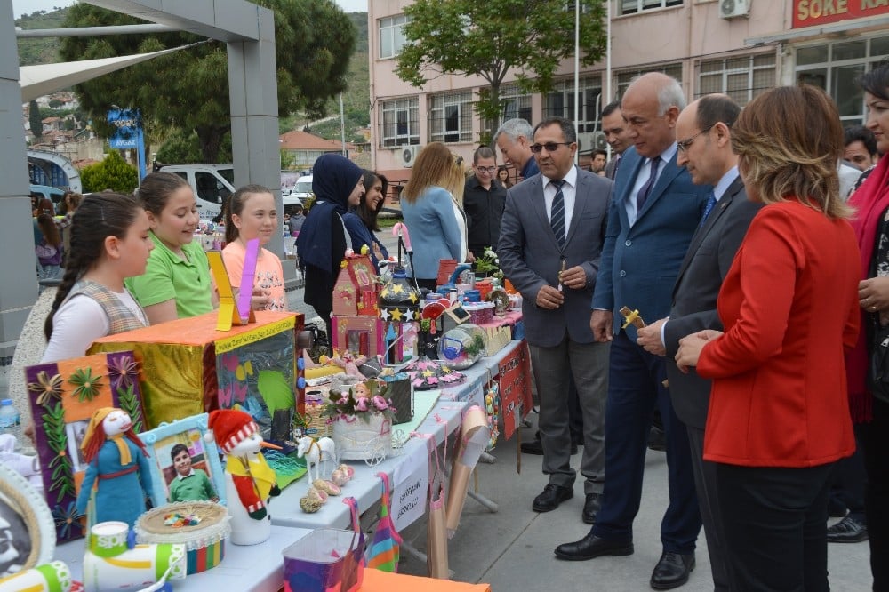 Öğrenciler atıklardan sanat eserleri yaptı 