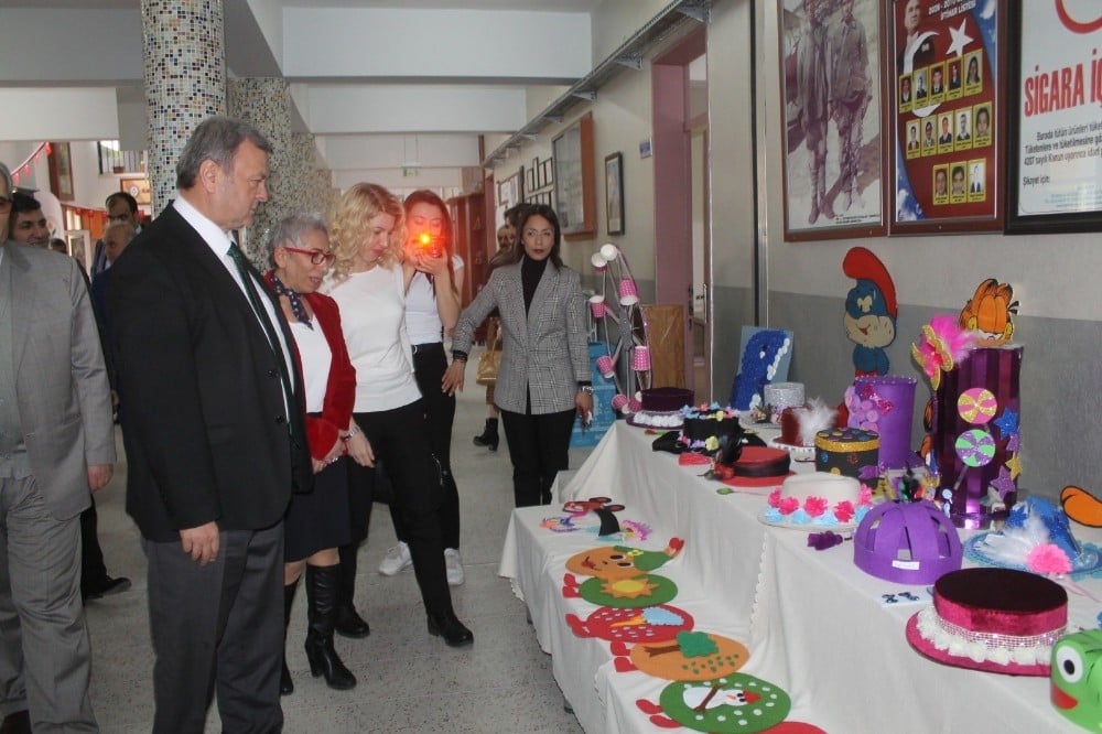 Öğrenciler atıkları sanat eserine dönüştürdü 