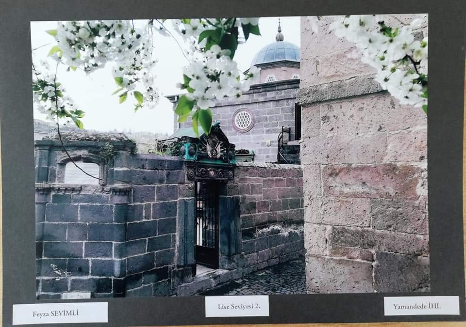 Öğrenciler cep telefonu ile Talas’ta tarihi fotoğrafladılar 