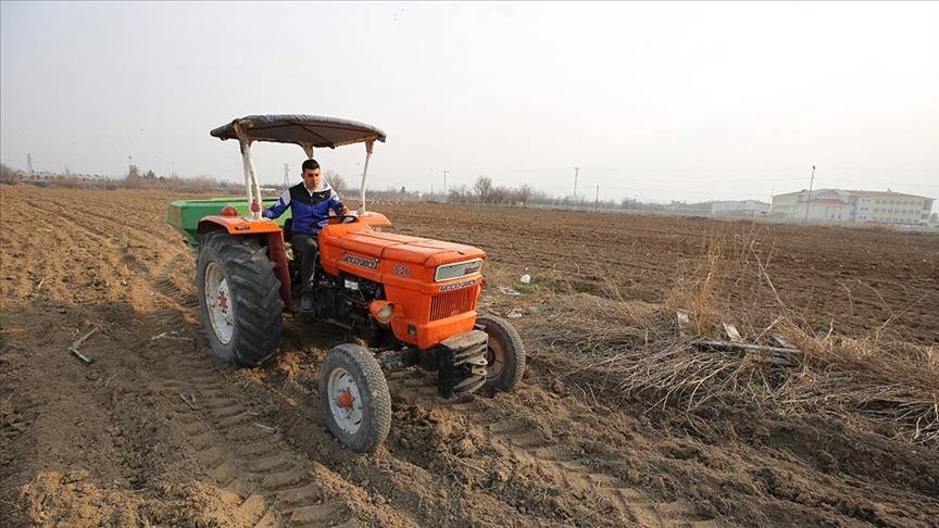 Öğrenciler çiftçiliği tarlada öğreniyor