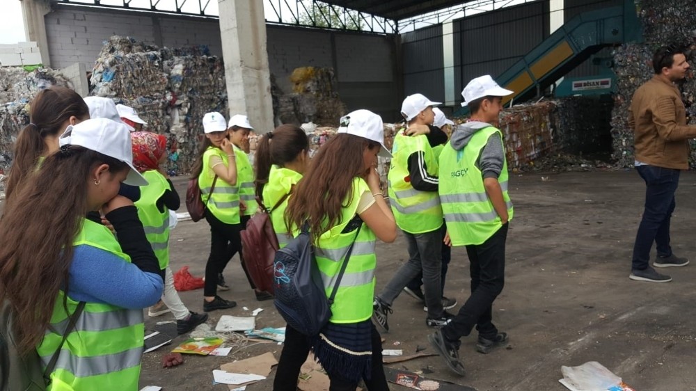 Öğrenciler, çöpün nasıl değer kazandığını öğrendiler 