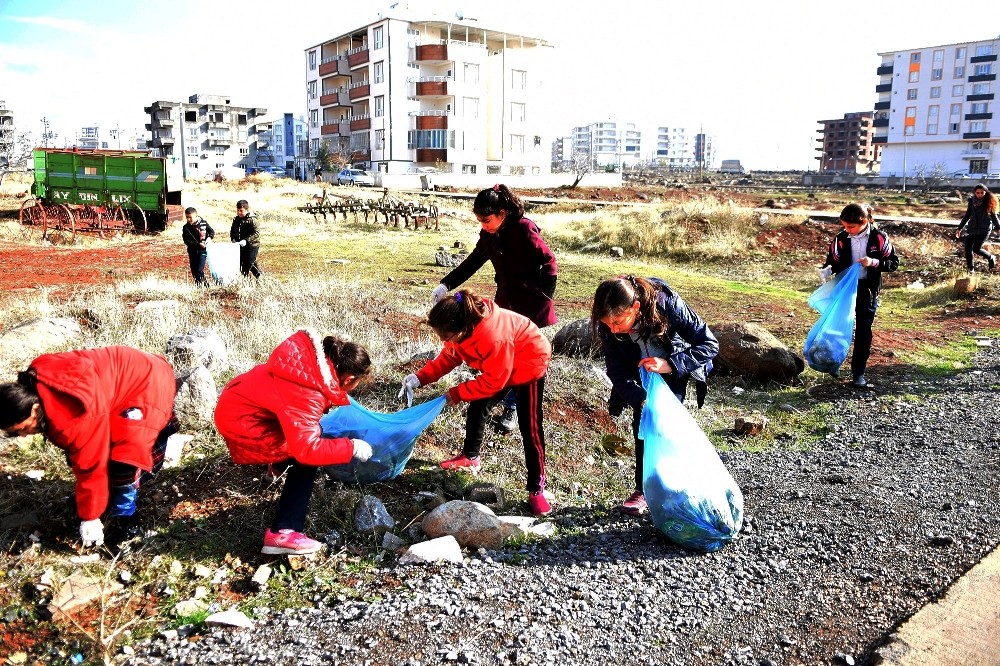 Öğrenciler daha temiz bir şehir için kolları sıvadı 
