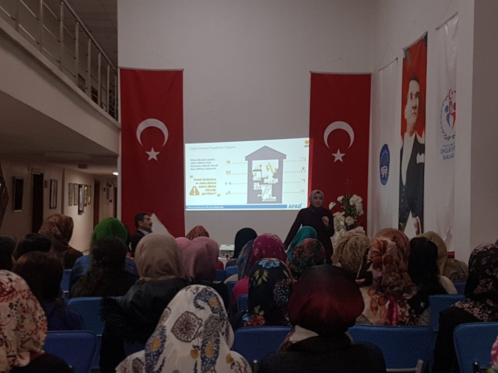 Öğrenciler depreme karşı bilinçlendiriliyor 