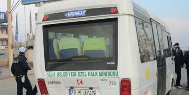 Öğrenciler dolmuş ücretlerine tepki gösterdi