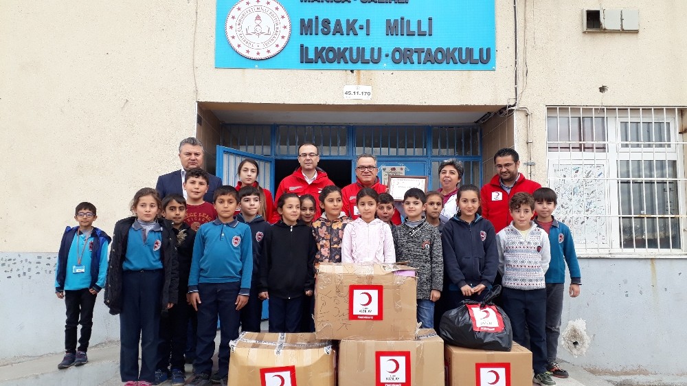 Öğrenciler, harçlıklarını depremzedelere bağışladı 