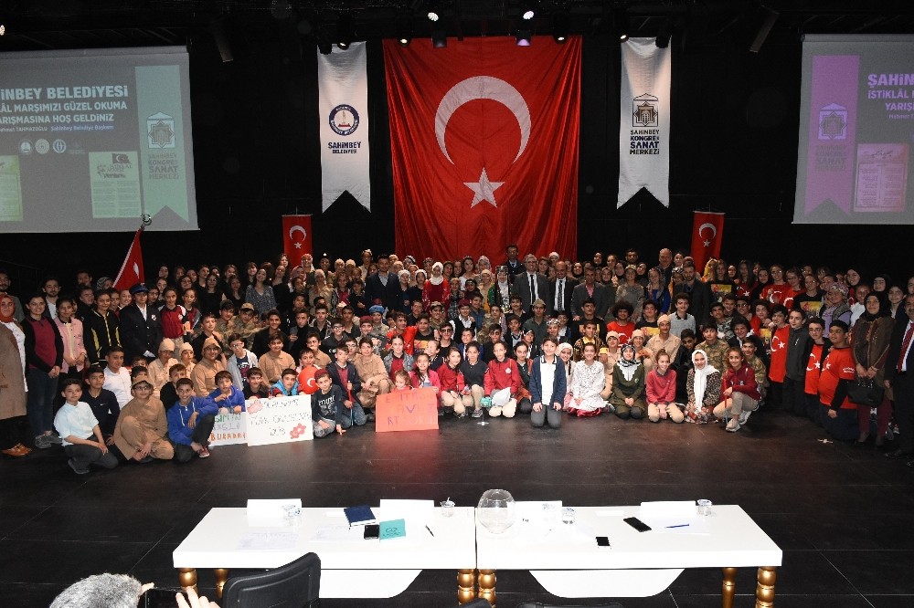 Öğrenciler İstiklal Marşını güzel okumak için yarıştı 