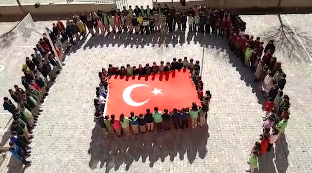 Öğrenciler Mehmetçik için tek yürek oldu 
