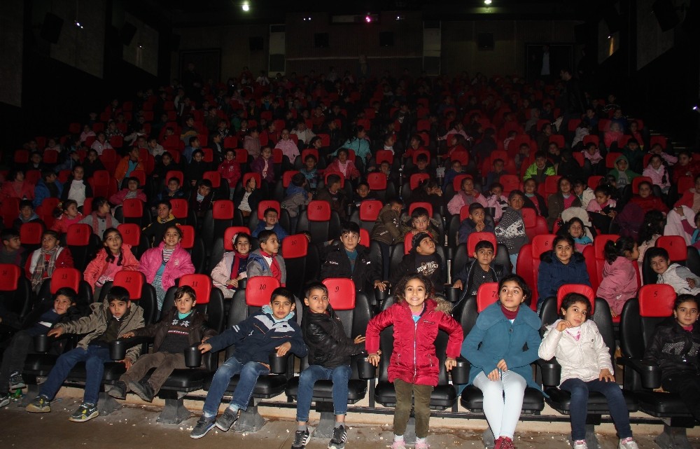 Öğrenciler Rafadan Tayfa’yı ilgiyle izledi 