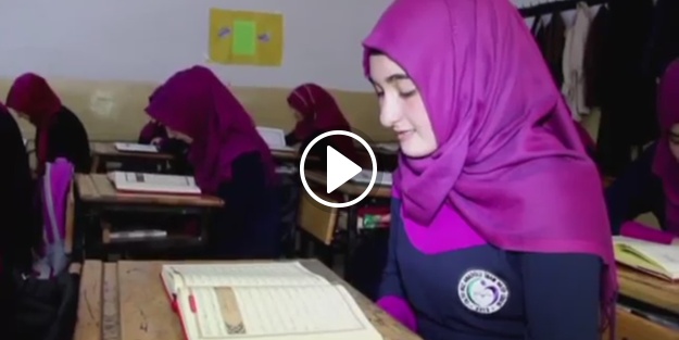 Öğrenciler şehitler için hatim okuyor