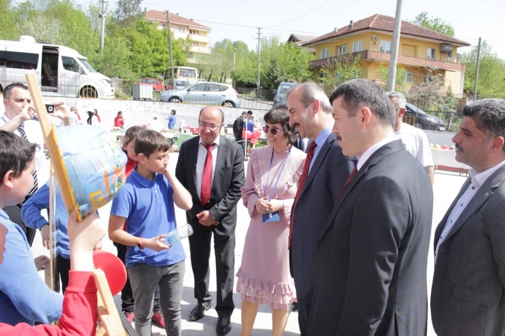 Öğrenciler tarafından 4006 Tübitak Bilim Şenliği düzenlendi 