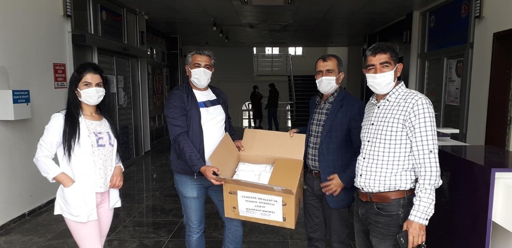 Öğrenciler tarafından hazırlanan maskeler teslim edilmeye başlandı 