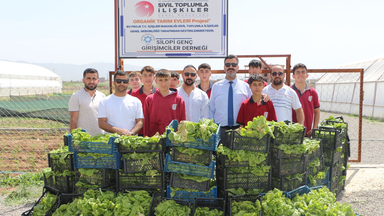 Öğrenciler tarım yaptı, hasat bağışlandı