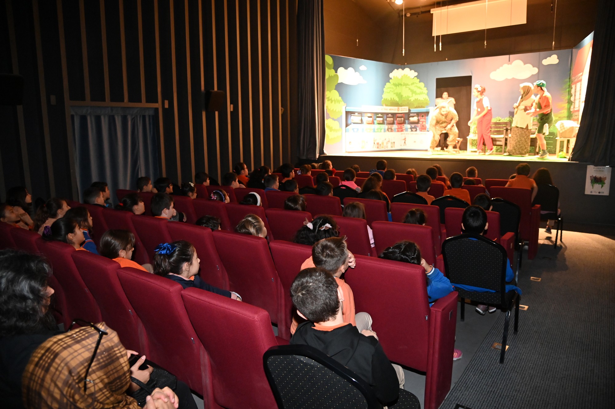 Öğrenciler tiyatro ile sıfır atık bilinci kazanıyor