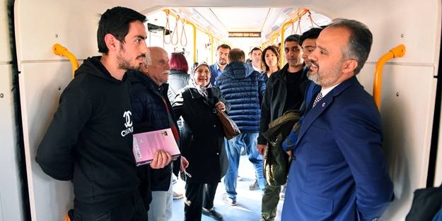 Öğrenciler toplu taşımaya yöneldi! Fiyat yüzde 22 düştü, talep yüzde 62 arttı