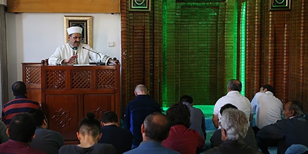 Öğrenciler vaazını anlasın diye yabancı dil öğrendi