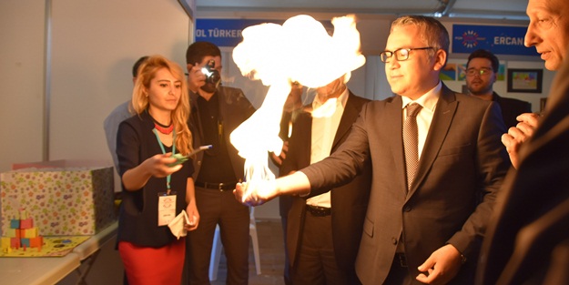 Öğrenciler yakmayan ateşi Kaymakam’da denedi