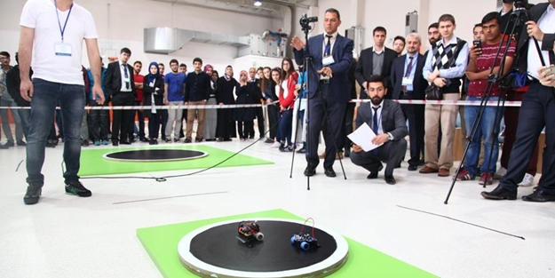 Öğrenciler 'Yıldırım robot'ları yarıştırdı