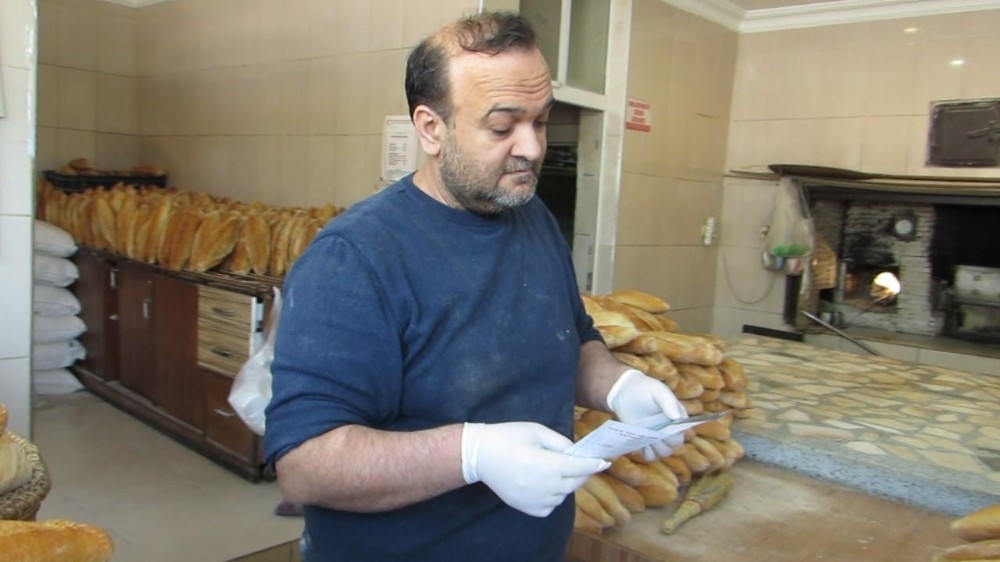 Öğrencilerden esnafa ‘korona’ broşürü 