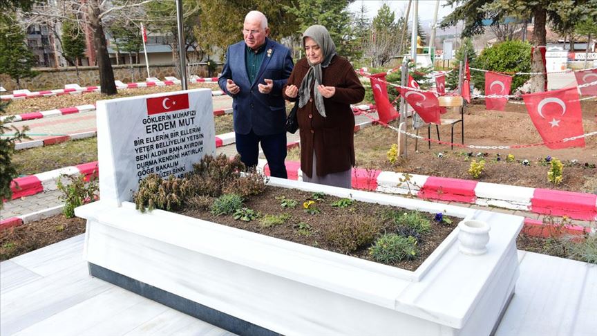 Öğrencilerden gelen mektuplar şehit ailesine manevi güç veriyor