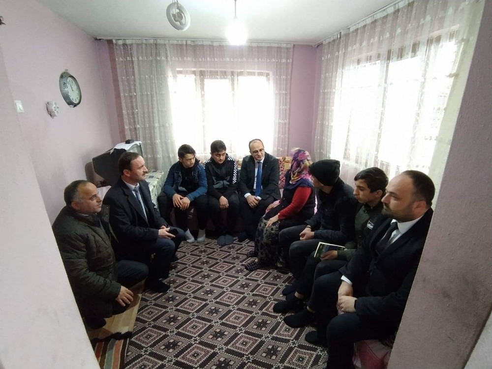 Öğrencilerden, Gölyakalı Annelere ziyaret 