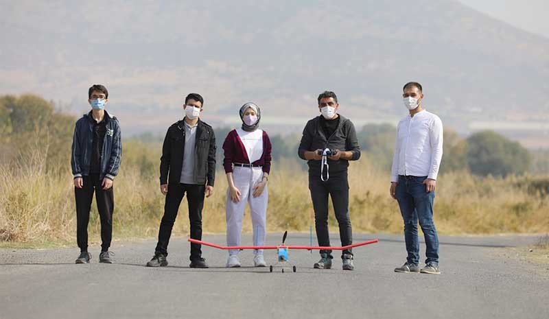 Öğrencilerden İHA başarısı! Bingöllü öğrenciler yaptıkları İHA’nın ilk uçuşunu gerçekleşti