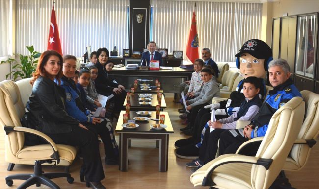 Öğrencilerden, İl Emniyet Müdürü Aydoğdu'ya ziyaret