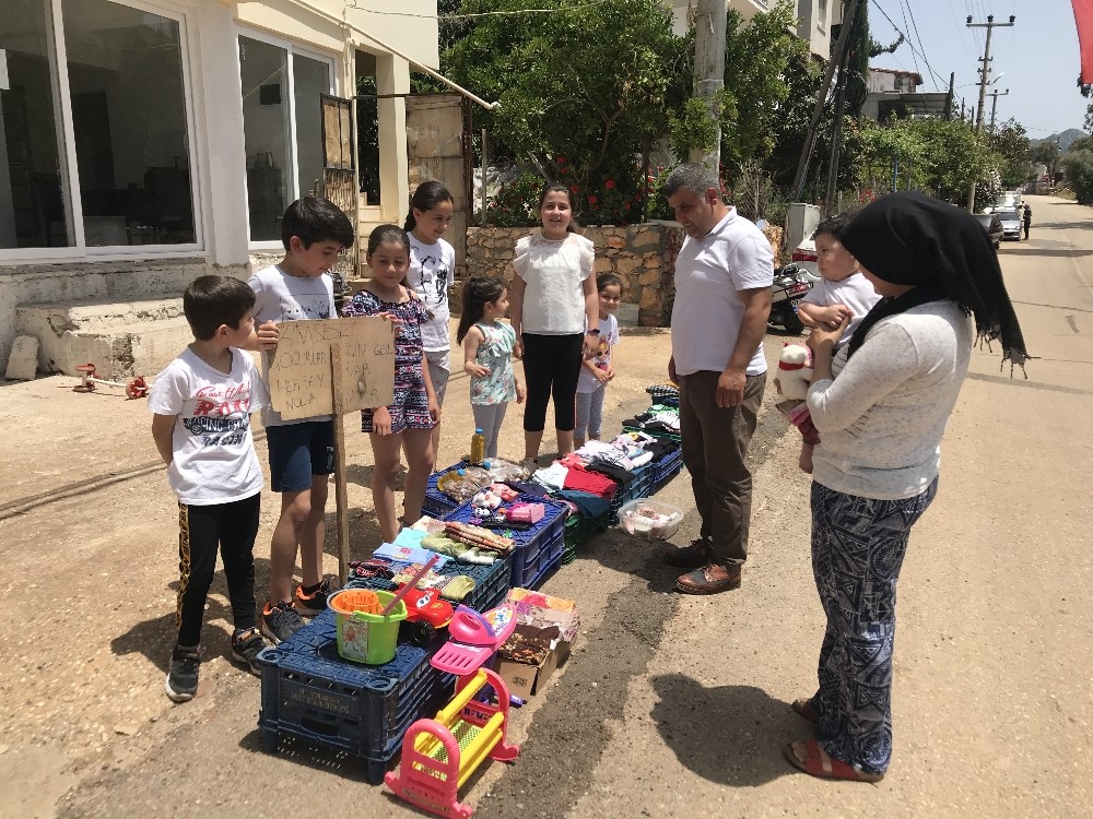 Öğrencilerden kimsesiz çocuklara yardım 