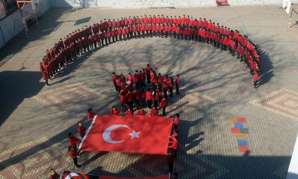 Öğrencilerden Mehmetçiğe koreografili destek 