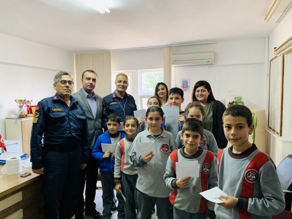 Öğrencilerden Mehmetçiğe mektup 